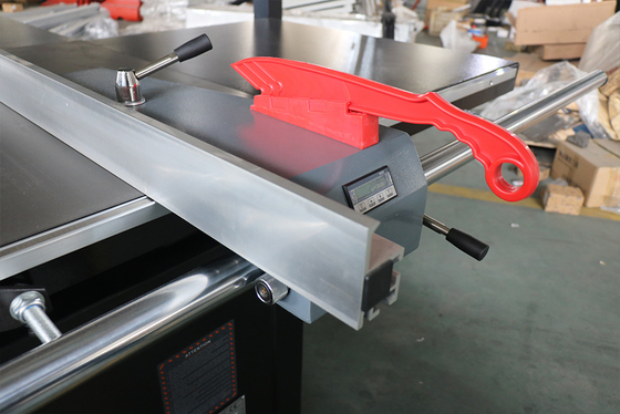 30mm Main Saw Bore Diameter SCM Sliding Table Saw for Customized Voltage Woodworking